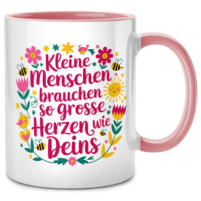 Kleine Menschen brauchen so große Herzen wie deins - Süße Tasse mit Spruch und Blumen als Abschiedsgeschenk für Erzieherin, Pinke Tasse